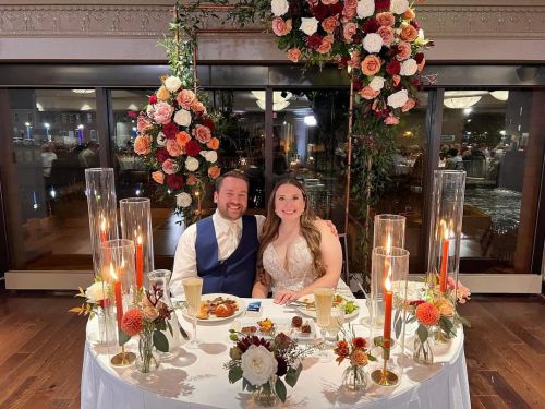 couple-at-head-table